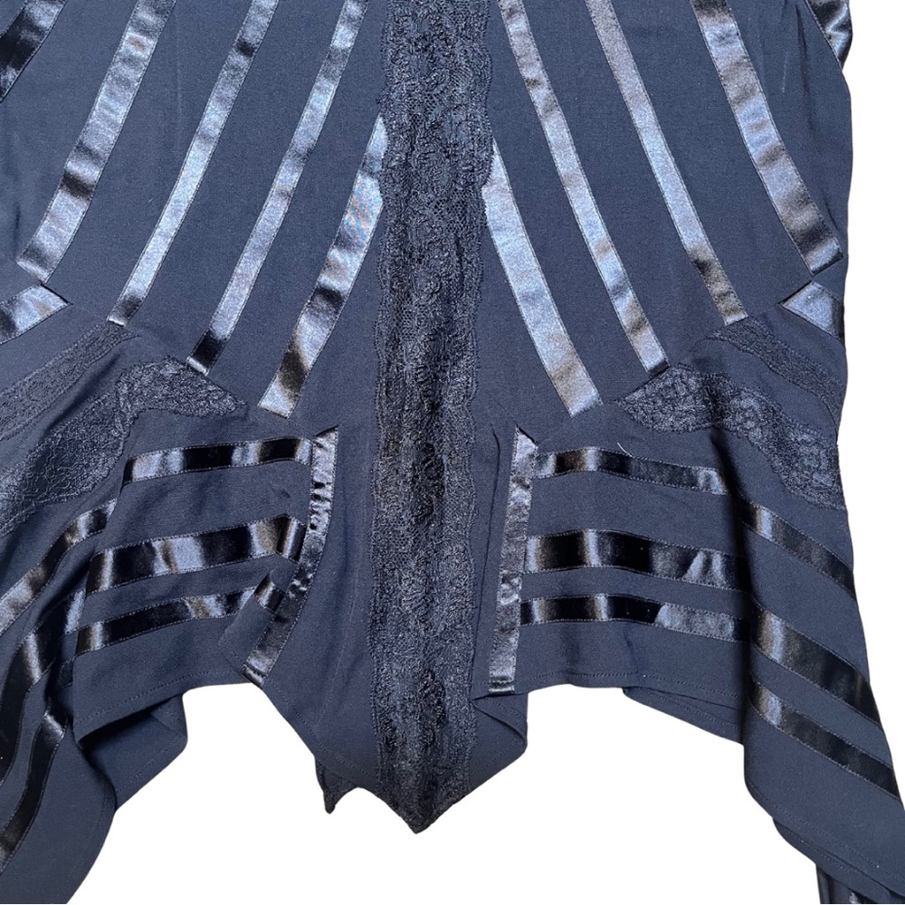 New Vintage Y2K Express Mermaid Skirt 🖤
Size: Medium - Picture 6 of 11